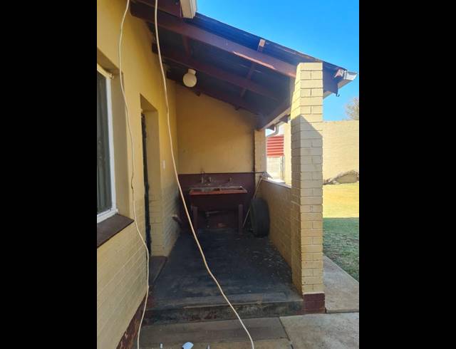 7 BEDROOM HOUSE FOR SALE IN WESTONARIA